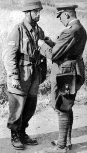 Deutsche Fallschirmjäger während des Angriffs auf Monterotondo