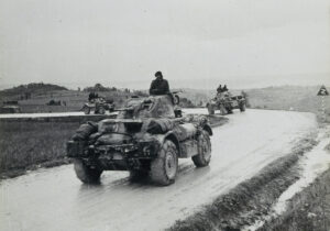 Staghound-Panzerspähwagen der neuseeländischen Divisionskavallerie